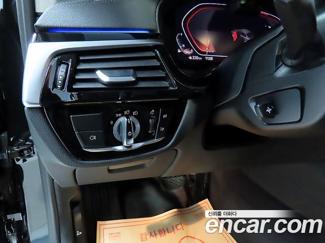BMW 5-Series 2021 — photo 14