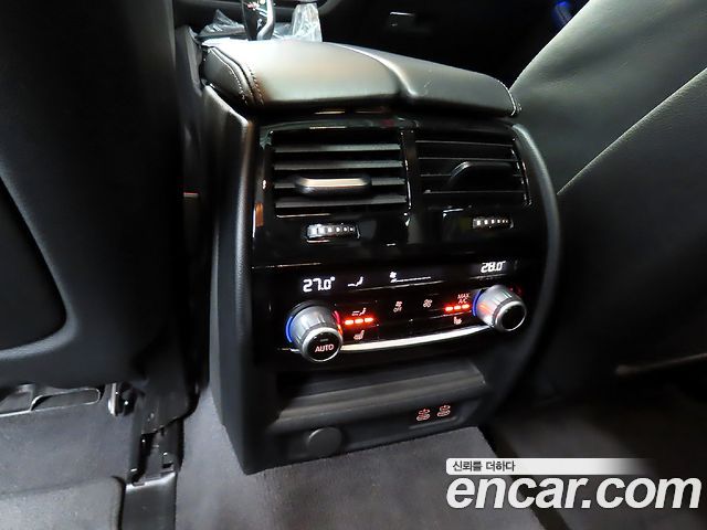 BMW 5-Series 2021 — photo 16