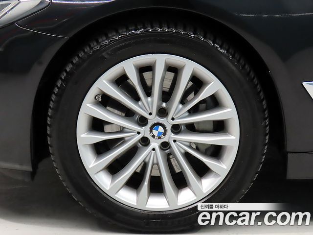 BMW 5-Series 2021 — photo 20