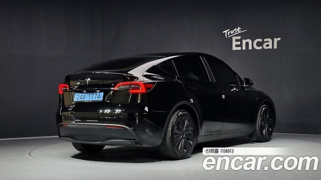 Tesla Model Y 2024 — photo 2