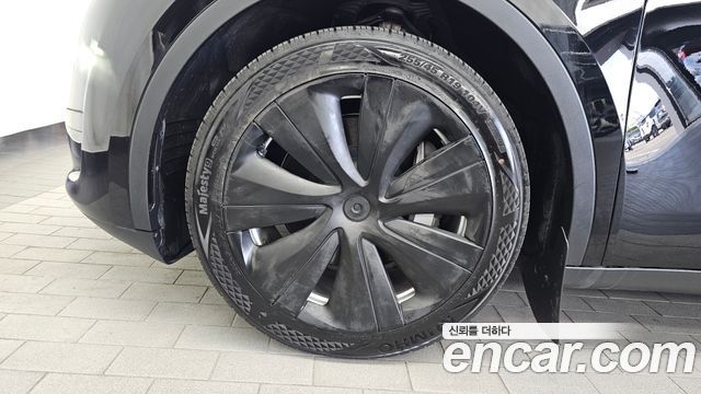 Tesla Model Y 2024 — photo 5
