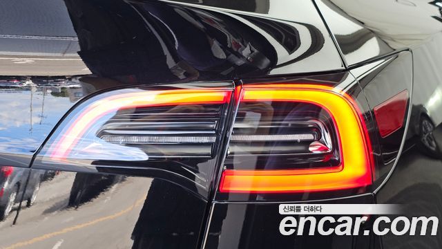 Tesla Model Y 2024 — photo 9