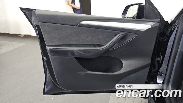 Tesla Model Y 2024 — photo 14