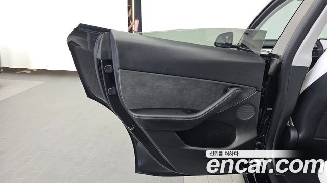 Tesla Model Y 2024 — photo 15
