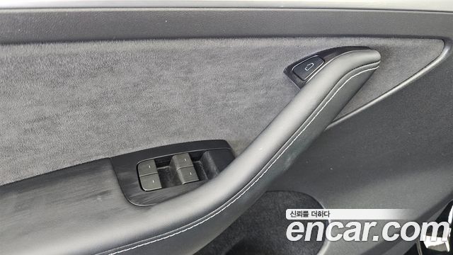 Tesla Model Y 2024 — photo 28
