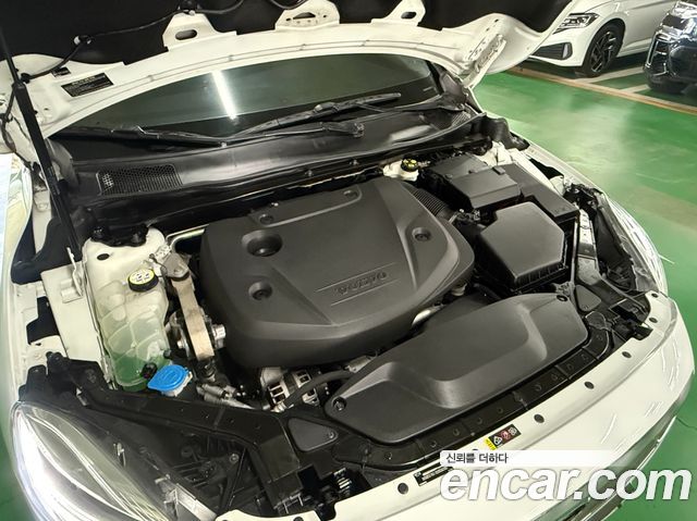 Volvo V40 2018 — photo 6