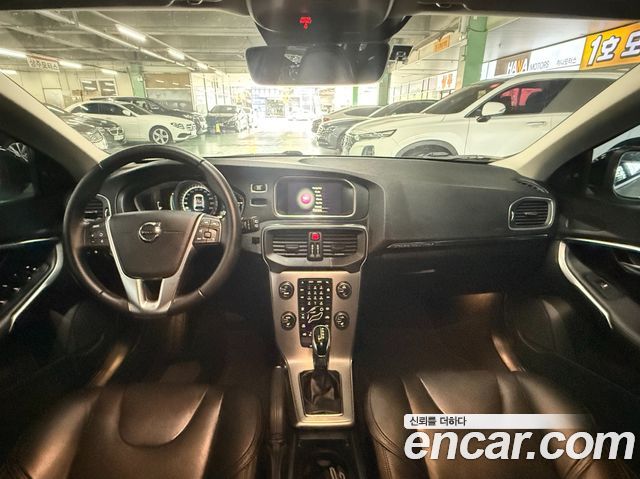 Volvo V40 2018 — photo 8