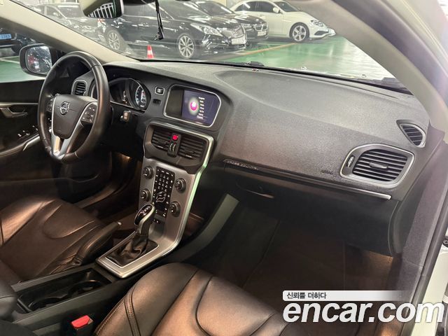 Volvo V40 2018 — photo 9