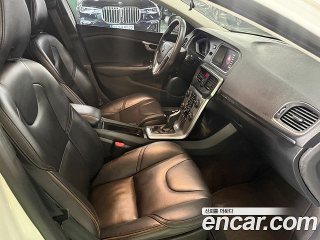 Volvo V40 2018 — photo 10