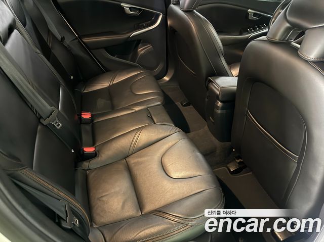 Volvo V40 2018 — photo 11