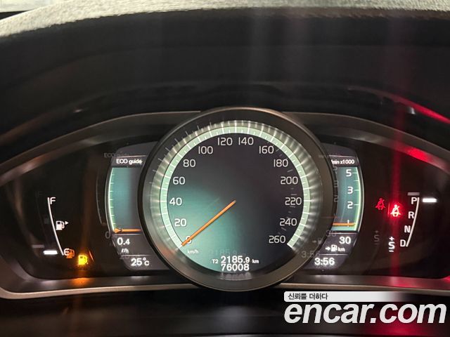 Volvo V40 2018 — photo 14
