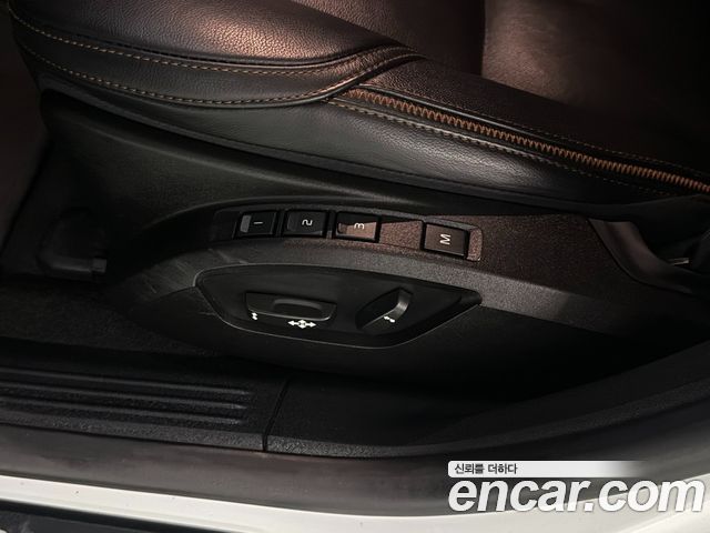 Volvo V40 2018 — photo 15