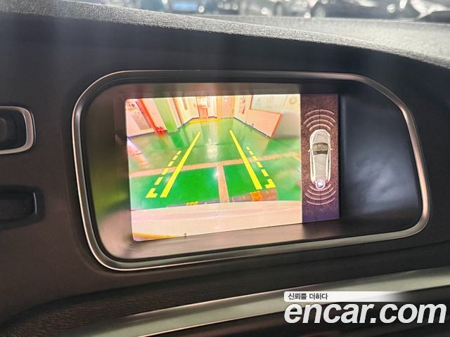 Volvo V40 2018 — photo 18