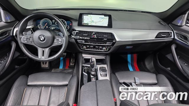 BMW 5-Series 2017 — photo 10