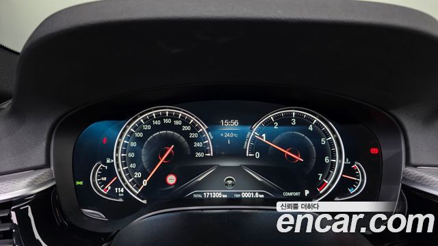 BMW 5-Series 2017 — photo 11