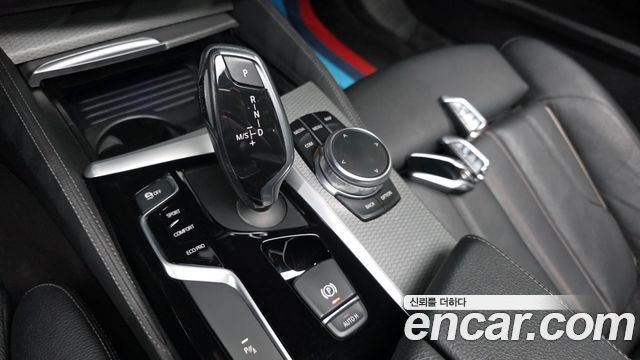 BMW 5-Series 2017 — photo 12