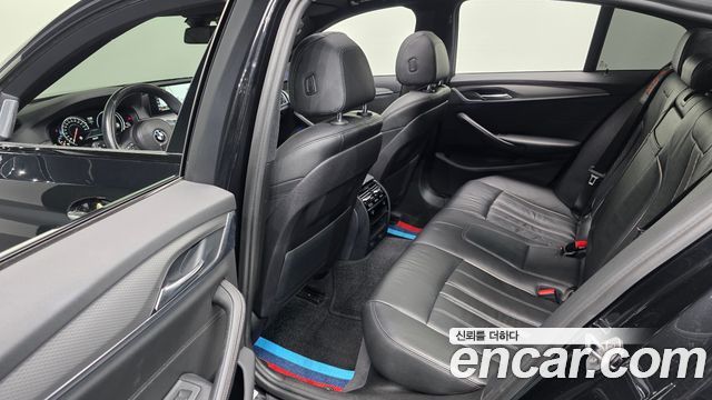 BMW 5-Series 2017 — photo 18