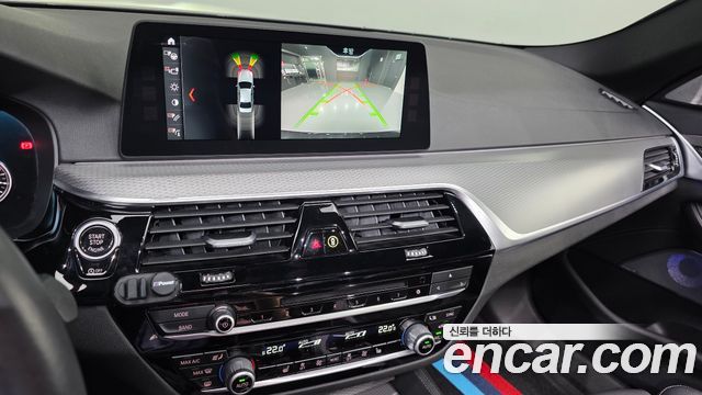 BMW 5-Series 2017 — photo 23