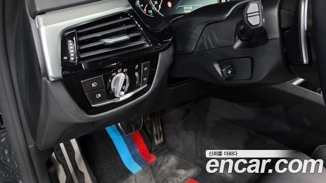 BMW 5-Series 2017 — photo 24