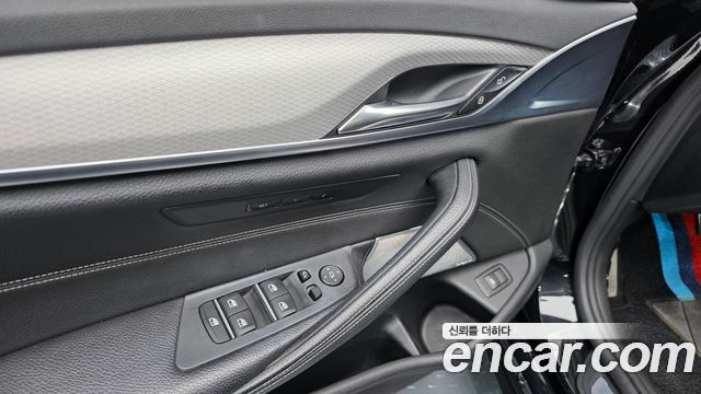 BMW 5-Series 2017 — photo 26