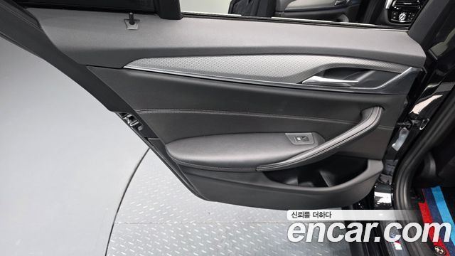 BMW 5-Series 2017 — photo 15