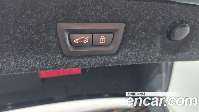 BMW 5-Series 2017 — photo 33
