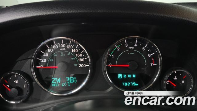 Jeep Wrangler 2016 — photo 10