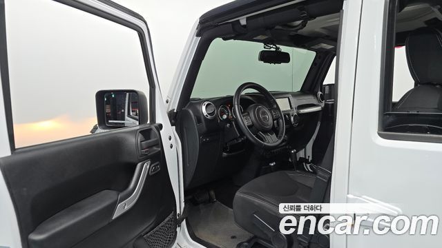 Jeep Wrangler 2016 — photo 12