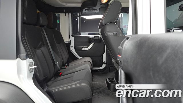 Jeep Wrangler 2016 — photo 16