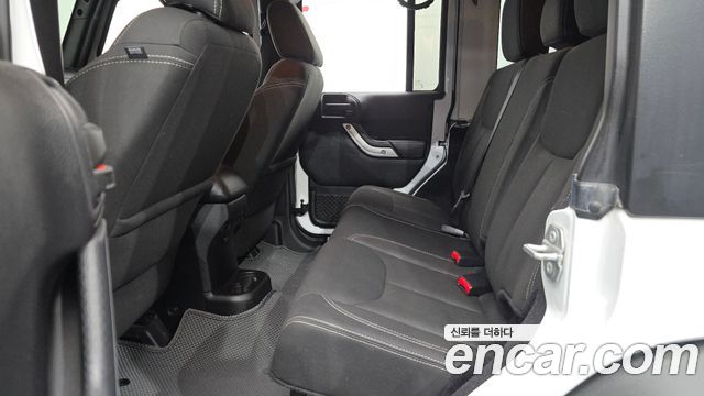 Jeep Wrangler 2016 — photo 17