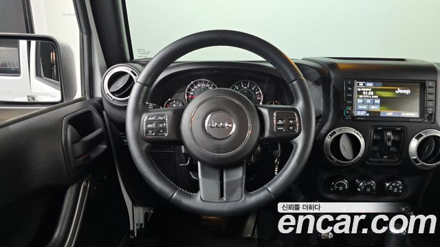 Jeep Wrangler 2016 — photo 18