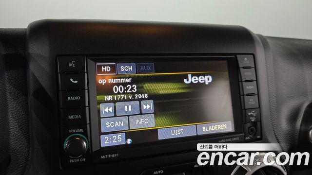 Jeep Wrangler 2016 — photo 20