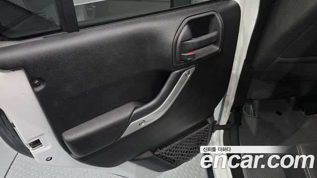 Jeep Wrangler 2016 — photo 14