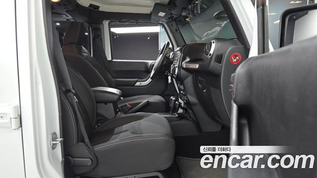 Jeep Wrangler 2016 — photo 15