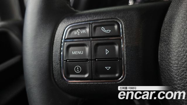 Jeep Wrangler 2016 — photo 28