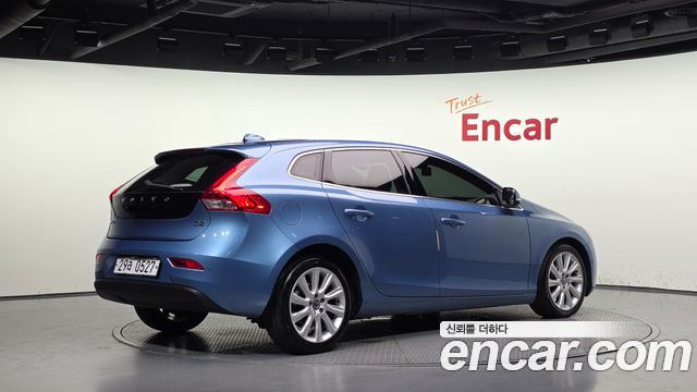 Volvo V40 2015 — photo 2