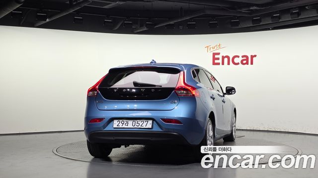Volvo V40 2015 — photo 4