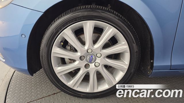 Volvo V40 2015 — photo 5