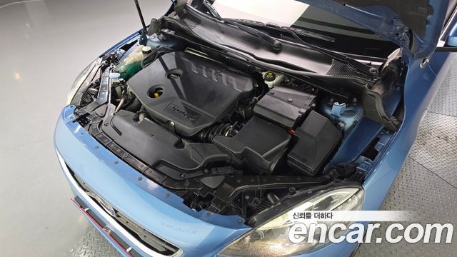 Volvo V40 2015 — photo 6