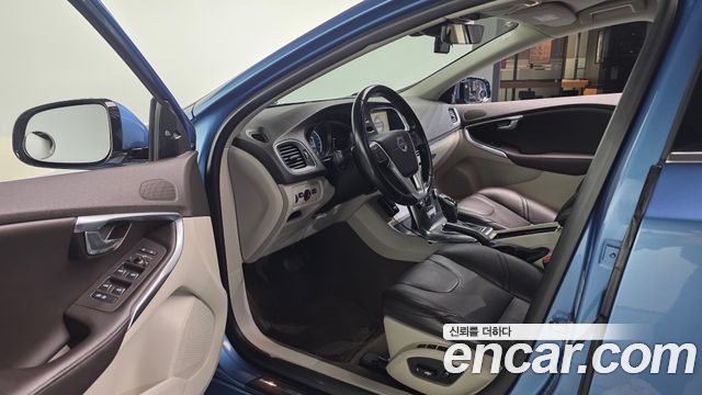 Volvo V40 2015 — photo 10
