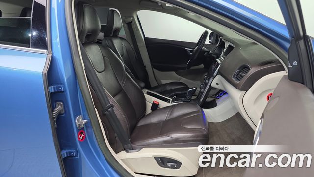 Volvo V40 2015 — photo 11