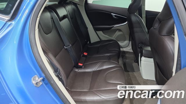 Volvo V40 2015 — photo 12