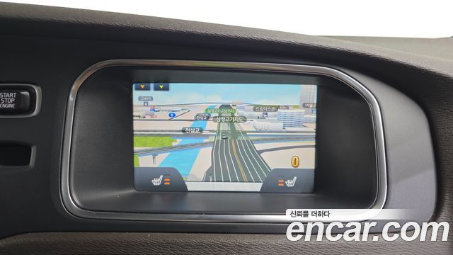 Volvo V40 2015 — photo 14