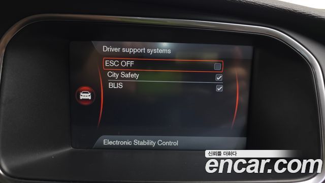Volvo V40 2015 — photo 16
