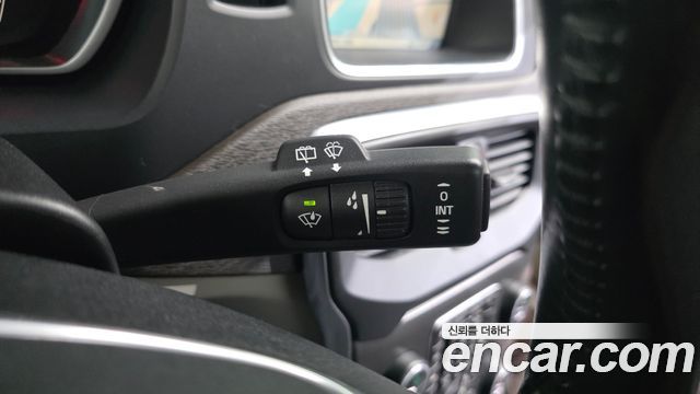 Volvo V40 2015 — photo 17