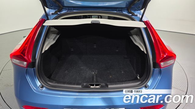 Volvo V40 2015 — photo 20