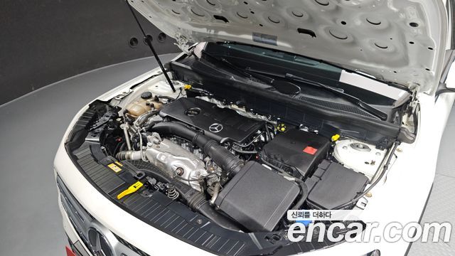 Mercedes-Benz GLB-Class 2021 — photo 6