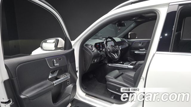 Mercedes-Benz GLB-Class 2021 — photo 13