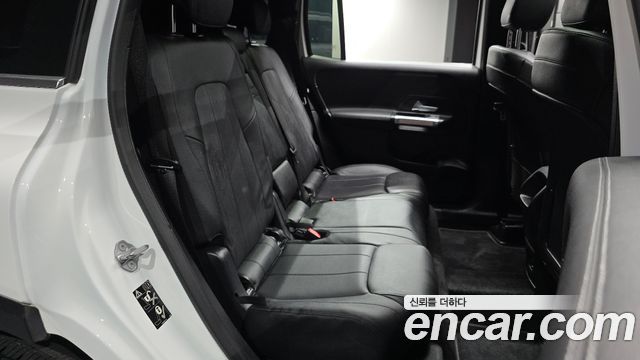 Mercedes-Benz GLB-Class 2021 — photo 17