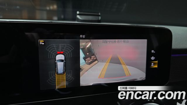 Mercedes-Benz GLB-Class 2021 — photo 20